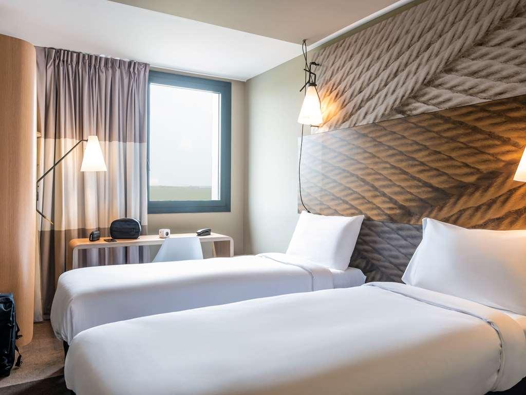 Ibis Gonesse Le Bourget Otel Oda fotoğraf